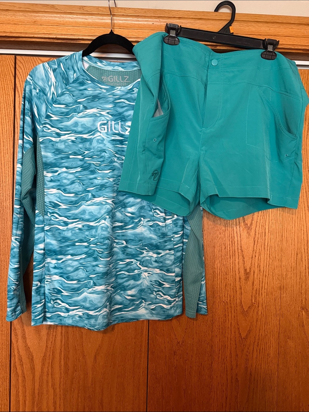 Wonens Gillz Teal Wave Long-Sleeve Rash Guard & Shorts Set